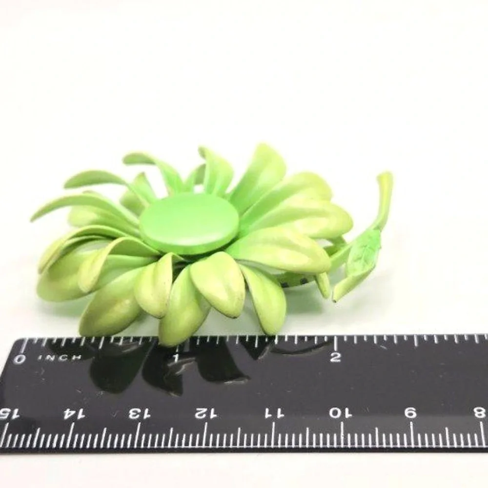 Vintage 1960s Green Enamel Flower‎ Power Brooch Mod Retro Pin 2.5
